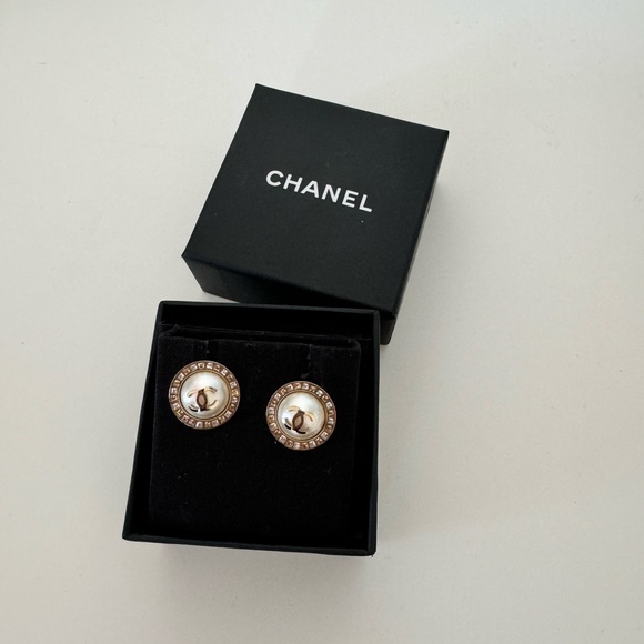 Chanel earrings $900 - Picture 7 of 8